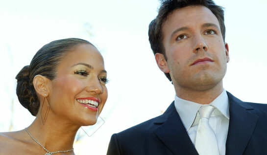 Jennifer Lopez și Ben Affleck, îmbrăcați elegant, la premiera fimului Daredevil, în anul 2003