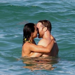 David Guetta și Jessica Ledon, fotografiați în timp ce se sărută, în Miami, în apă