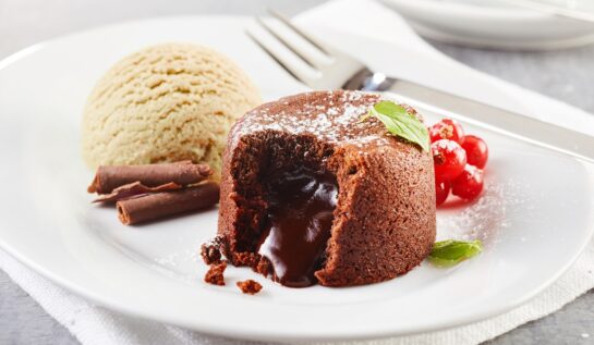 Lava cake cu ciocolată: un desert cu gust divin