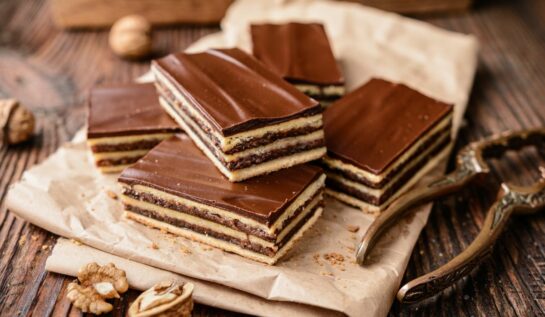 Prăjitură cu foi și cremă de cacao: deliciu de casă