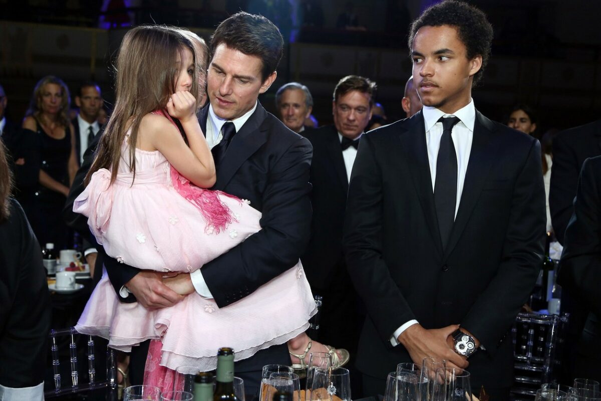 Tom Cruise, în brațe cu fiica sa, la un eveniment monden, în 2012