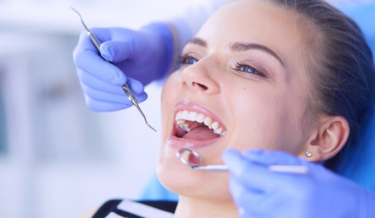 Cât de important este periajul dinților. Dr. Denisa Zaharia, despre cum se igienizează corect cavitatea bucală