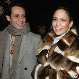Jennifer Lopez într-o haină de blană la brațul fostului său soț, Marc Anthony în 2005 la un eveniment din New York