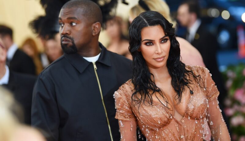 Kim Kardashian a purtat o jachetă de la un brand deținut de Kanye West. Cum a fost surprinsă la cumpărături