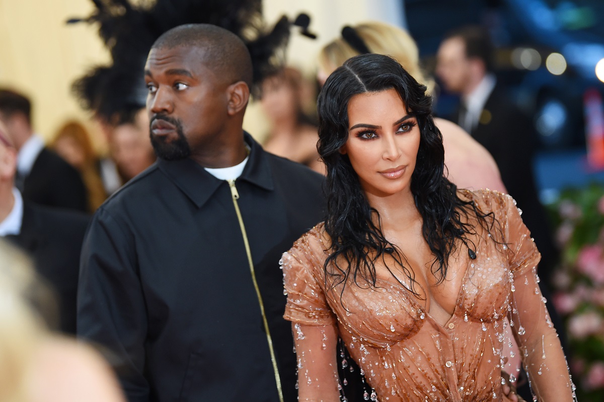 Kim Kardashian într-o rochie transparentă nude cu paiete alături de fostul său soț Kanye West la Met Gala Celebrating Camp din 2019