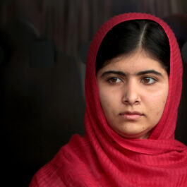 Malala Yousafzai ține un discurs la Biblioteca din Birmingham, în 2013