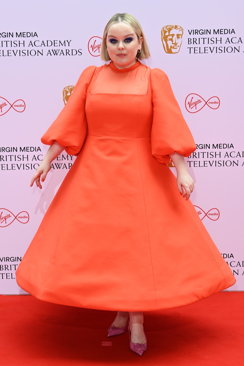 Nicole Coughlan a optat pentru o rochie extravagantă, roșie, la Premiile Bafta TV 2021