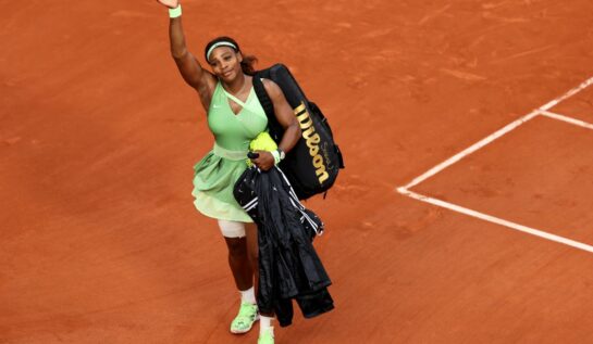Serena William poartă îmbrăcăminte în tonuri vernil
