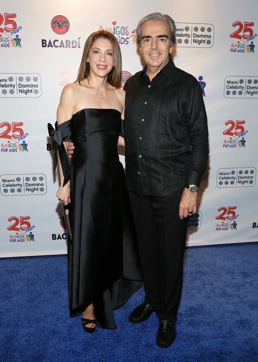 Edith Gonzalez și Lorenzo Lazo, îmbrăcați elegant, la un eveniment caritabil, în Miami, în 2016