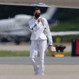 Irina Shayk, pe aeroportul din New Jersey, în timp ce revenea din vacanța cu Kanye West
