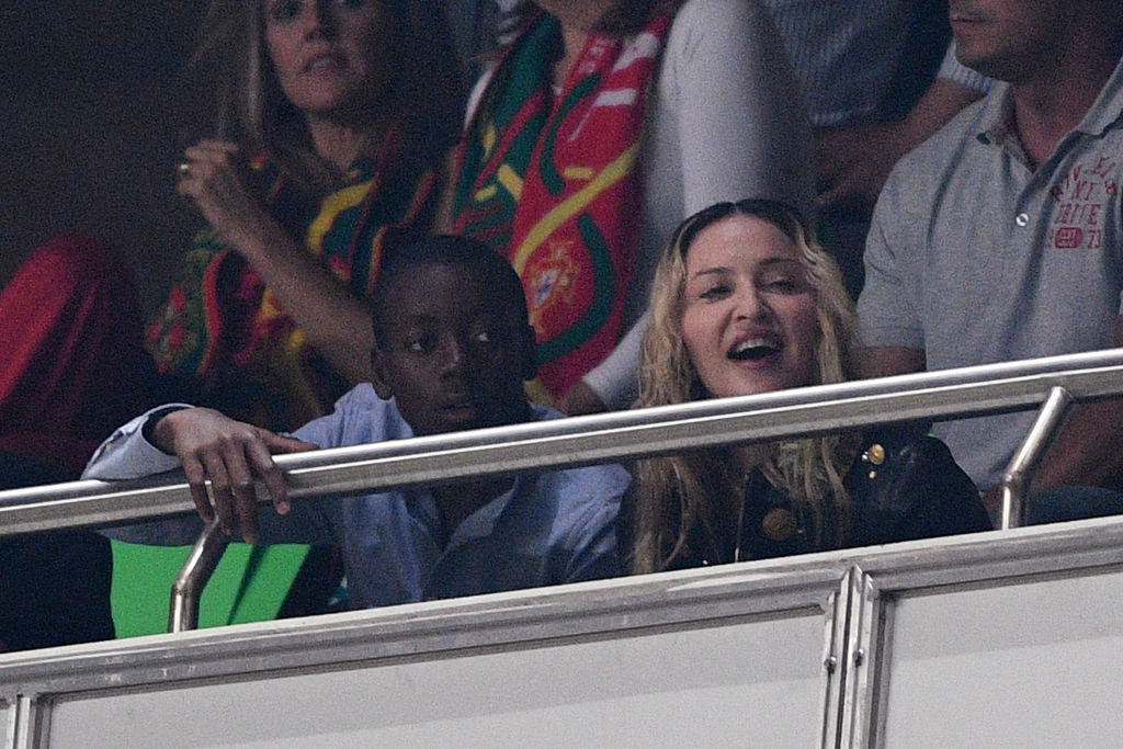 Madonna, alături de fiul ei, David Bnada, la meciul de fotnal dintre Portugalia și Suedia din campionatul Fifa 2018