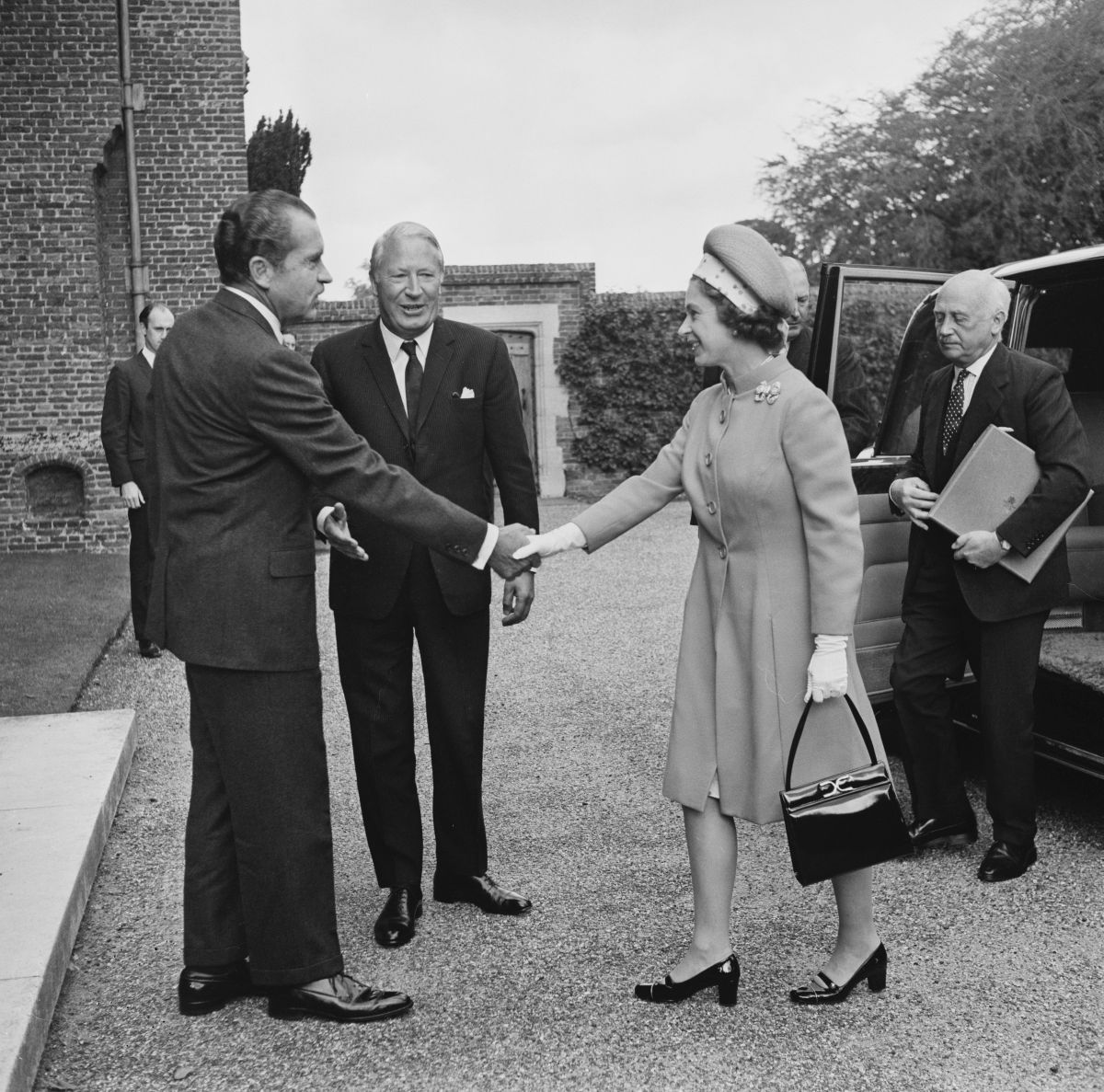 Președintele Nixon o întâlnește pe Regina Elisabeta, la un prânz oficial, în Marea Britanie, 1970