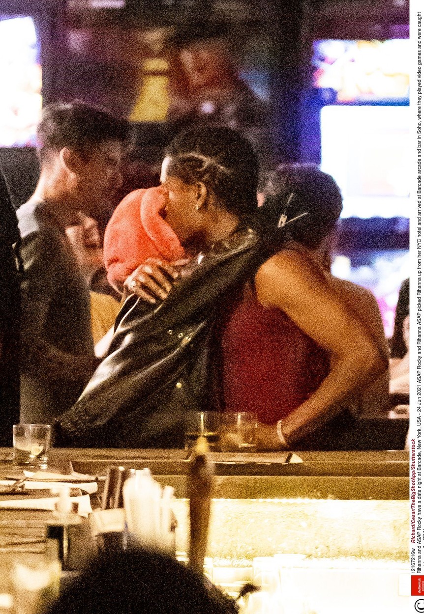 Rihanna, în brațele lui ASAP Rocky, la o întâlnire în New York