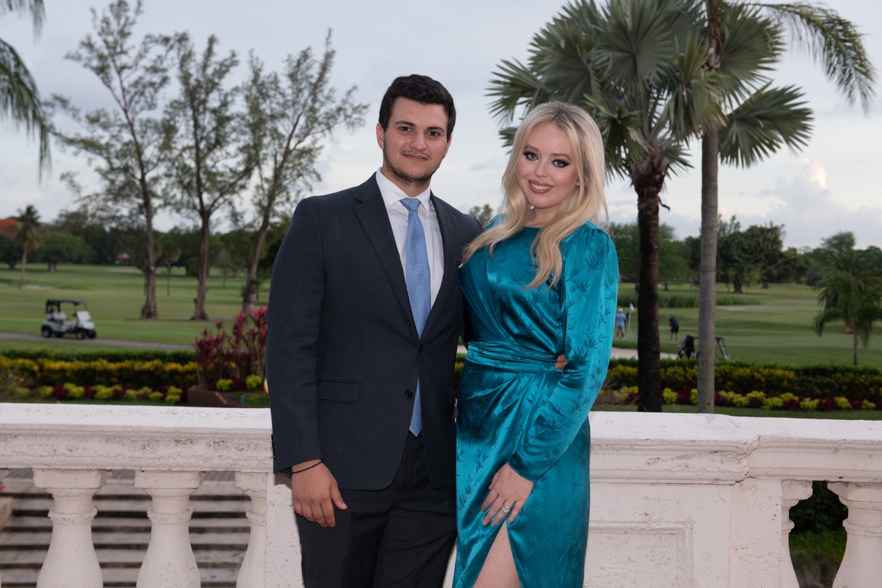 Tiffany Trump, alături de logodnicul ei, îmbrăcați elegant, în Miami, la un eveniment monden, în iunie 2021