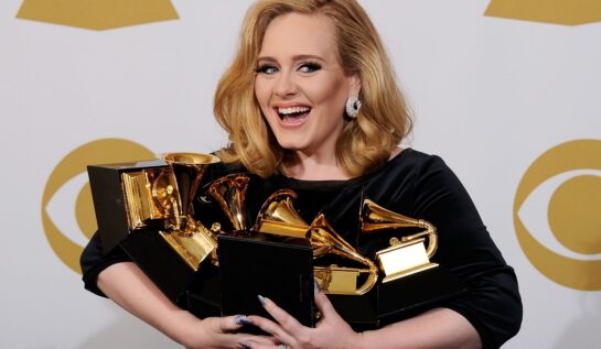 Adele a fost surprinsă cu un nou bărbat după divorț. Cine e presupusul iubit