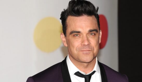 Cine e și cum arată soția lui Robbie Williams, Ayda Field. Cei doi au fost surprinși în vacanță în Grecia