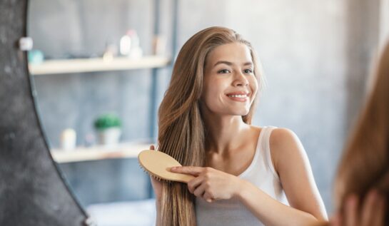 Curățarea periei de păr. 4 pași rapizi pentru un rezultat de succes