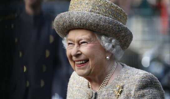 Regina Elisabeta i-ar putea scoate pe Ducii de Sussex de pe lista invitaților la Jubileul de Platină. Ce spun specialiștii regali despre această decizie