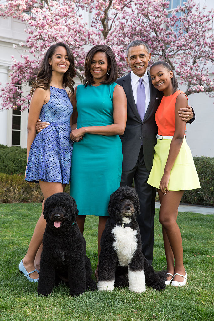 Familia Obama, alături de animalele lor de companie, într-un portret de familie, în anul 2015, în ziua de Paște