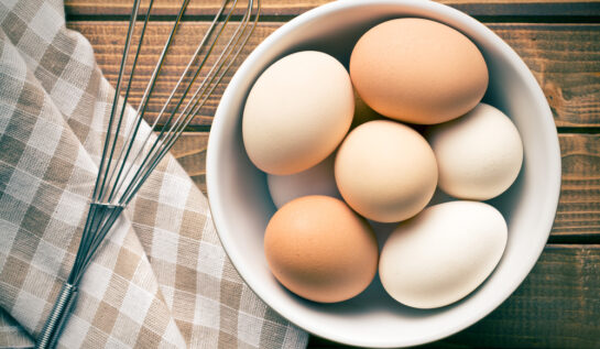 Diferența dintre ouăle albe și cele maronii: care sunt mai bune