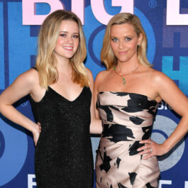 Reese și Ava, în rochii elegante, pe covorul roșu, la premiera sezonului2 Big Little Lies, în 2019