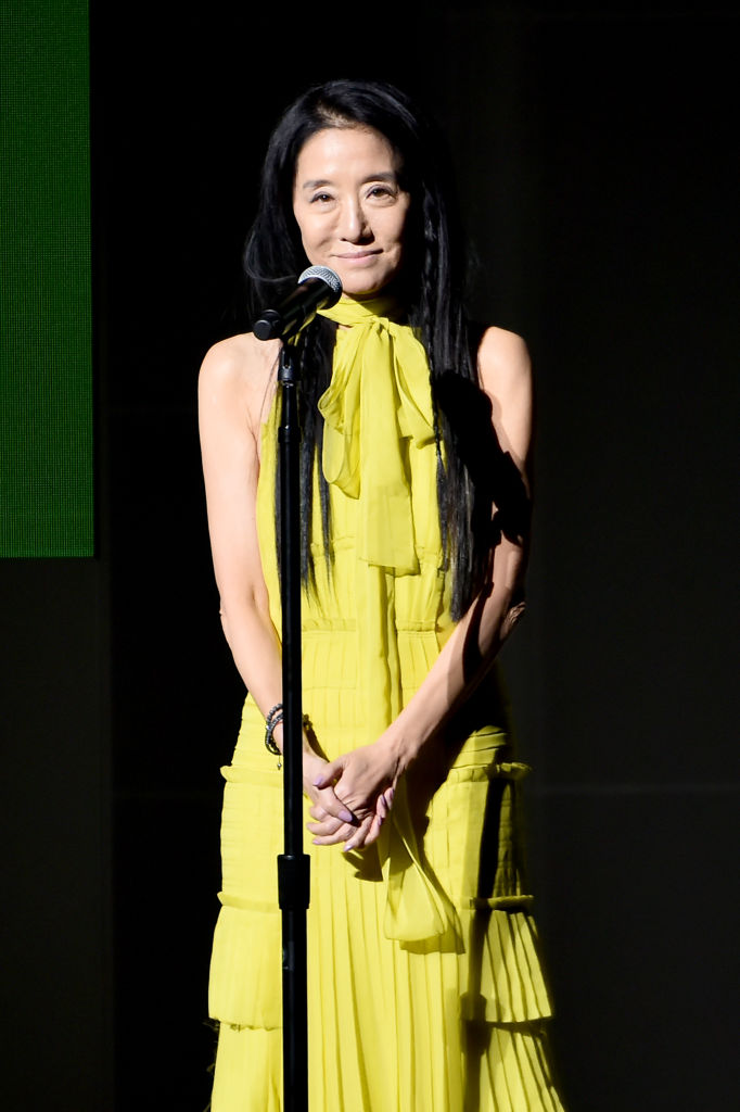 Vera Wang, într-o rochie lungă, galbenă, șa CFDA Fashion Awards, în anul 2018