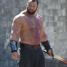 Hafþór Thor Björnsson, cunsocut drept Muntele din Game of Thrones, într-o scenă din serial