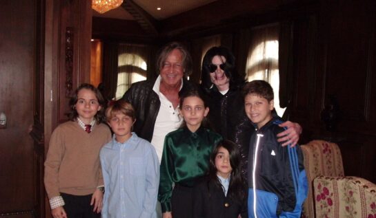 Michael Jackson alături de cei trei copiii ai săi, Paris, Prince și Bigi, împreună cu Mohamed Hadid și cei doi băieți ai săi