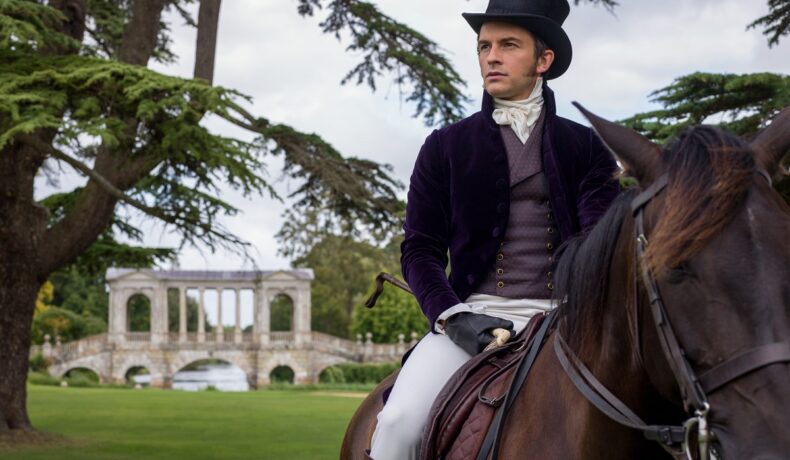 Jonathan Bailey pe cal într-un din scenele din primul sezon al serialului Bridgerton