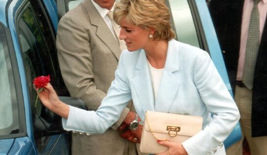 De ce purta Prințesa Diana genți plic atât de des. Rolul secret al poșetelor pentru „Prințesa Inimilor”