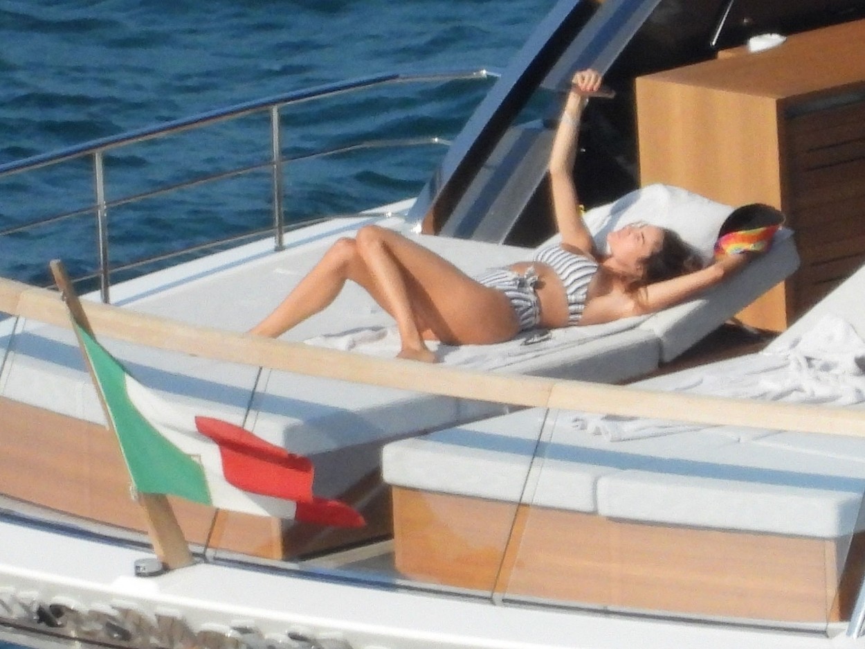 Francesca Novello, iubita lui Valentino Rossi, face plajă pe un iaht de lux