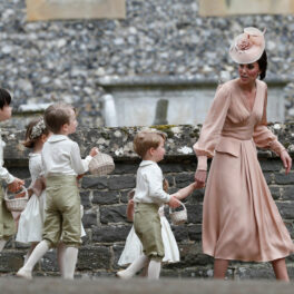 Kate Middleton, fotografiată în timp ce îl ceartă pe Prințul George la nunta Pippei Middleton