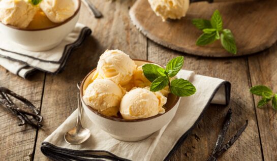 Înghețată de vanilie, cremoasă și aromată