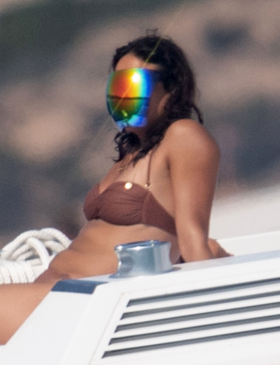 Michelle Rodriguez, fotografiată în timp ce face plajă, pe o ambarcațiune de lux