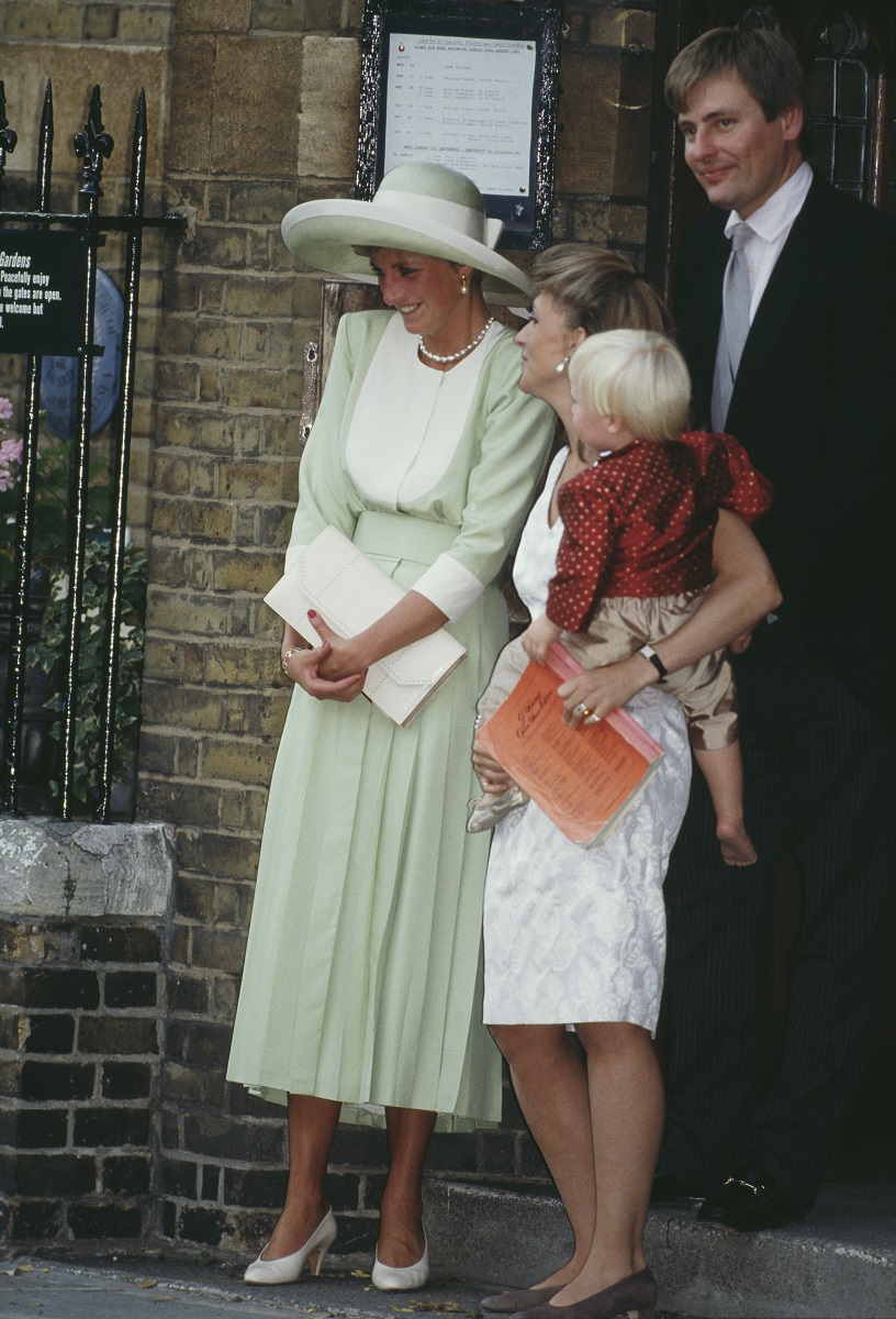La nunta Virginiei Pitman cu Henry Clarke, Prințesa Diana a purtat o rochie în culori de verde pastel și crem. A accesorizat rochia cu o pălărie, geantă plic și pantofi în aceleași nuanțe