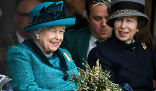 Regina Elisabeta a celebrat-o pe Prințesa Anne. Imagini de colecție din sânul Familiei Regale Britanice