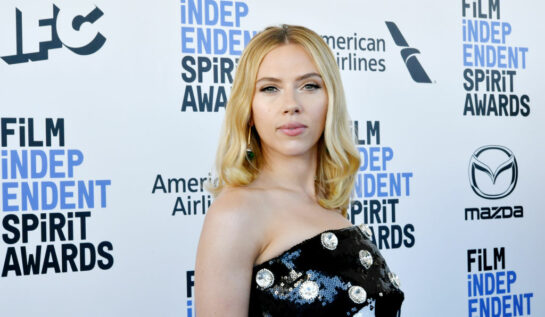 Scarlett Johansson, la Film Independent Spirit Awards, într-o rochie cu paiete, în 2020