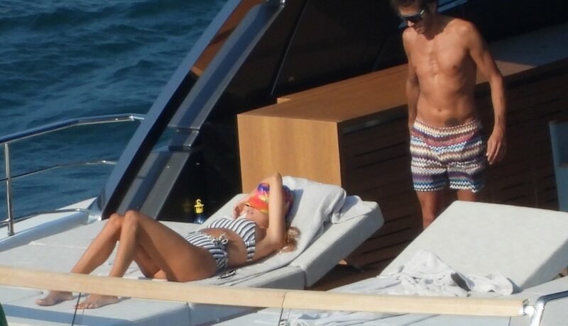 Valentino Rossi și iubita sa, în vacanță pe iaht. Cei doi vor deveni părinți