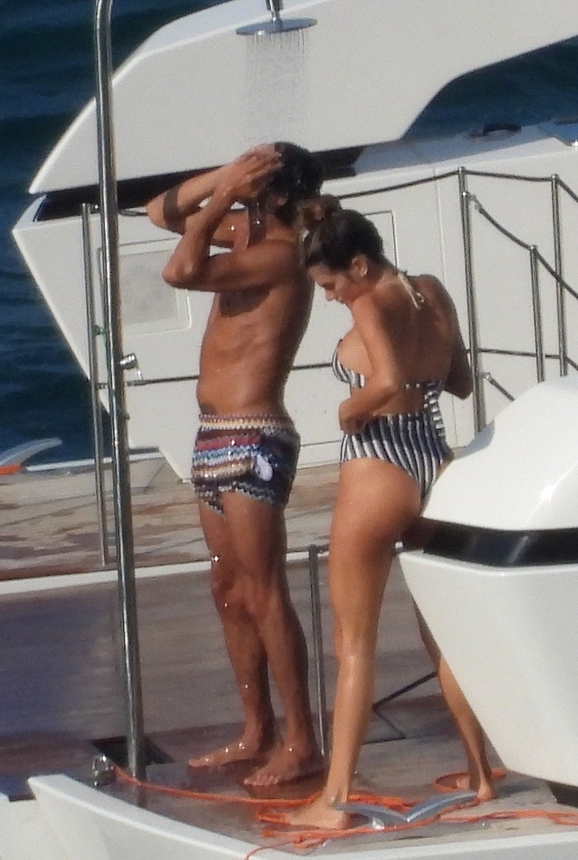 Valentino Rossi și iubita gravidă, fotografiați în vacanță, pe un iaht