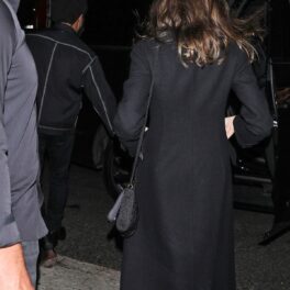 Angelina Jolie și The Weekend plecând împreună de la un restaurant italienesc