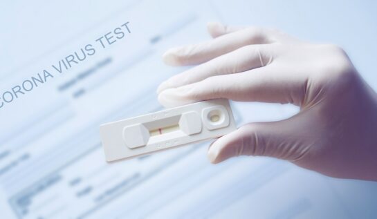 Cât de eficient este să îți faci acasă un test antigen COVID-19. Lucruri pe care trebuie să le știi înainte de a-l cumpăra