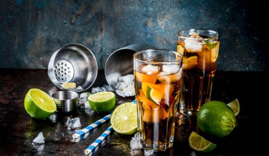 Cum să prepari un cocktail long island iced tea. Rețeta care poate fi încercată la tine acasă