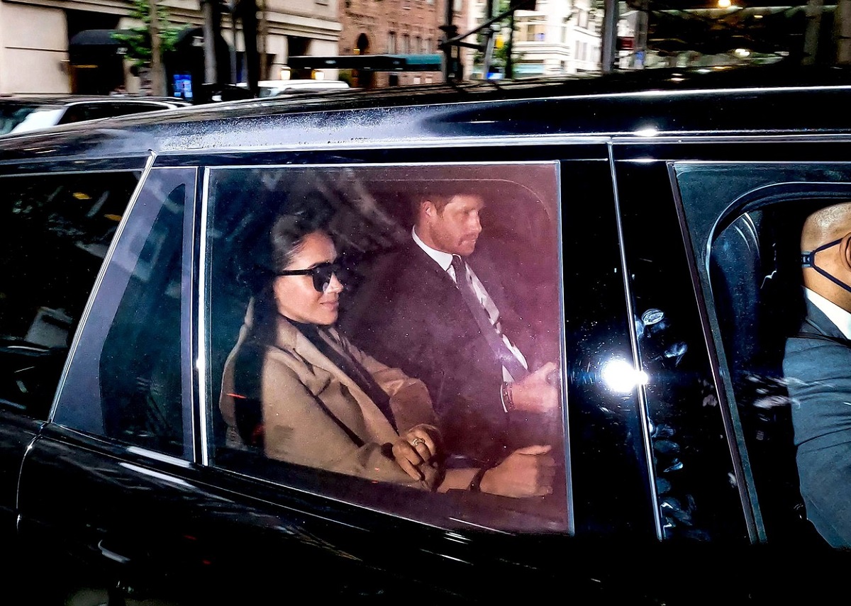 Prințul Harry și Meghan Markle în mașină după ce s-au cazat la hotelul favorit al Prințesei Diana
