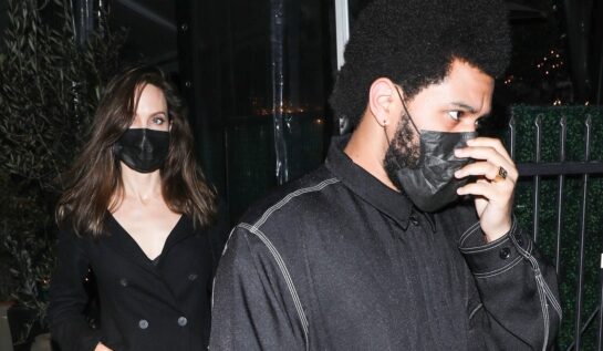 Angelina Jolie și The Weeknd, fotografiați la o ieșire în oraș, îmbrăcați în negru