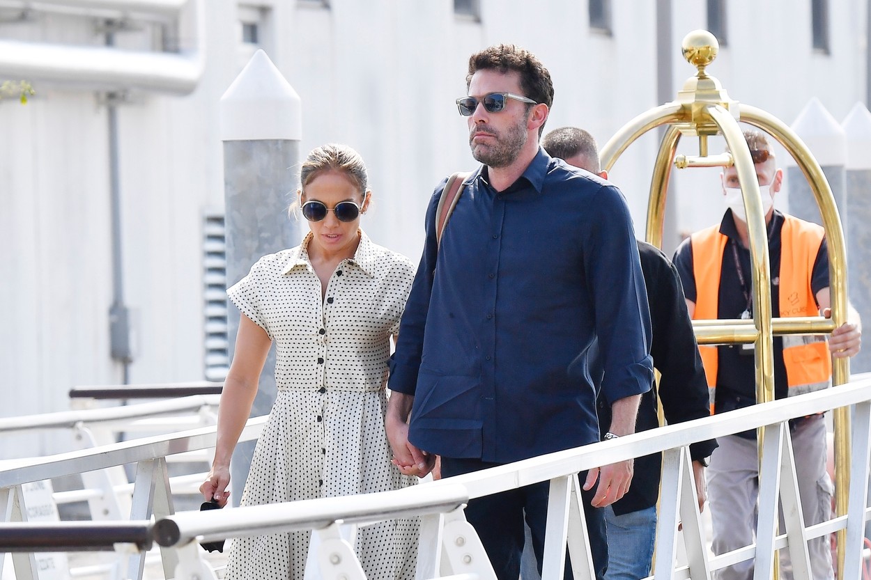 Ben Affleck, de mână cu Jennifer Lopez, în Veneția, îmbrăcați casual