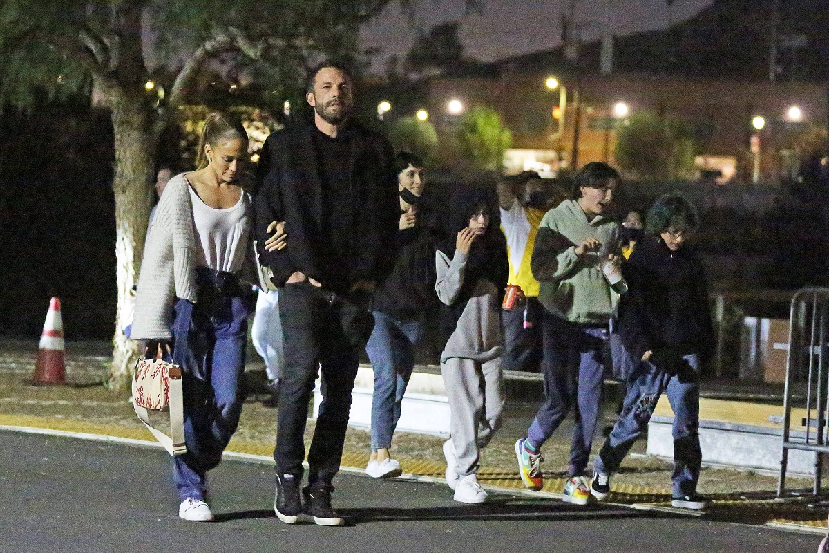 Jennifer Lopez, Ben Affleck și copiii lor au mers la un cinematograf în aer liber