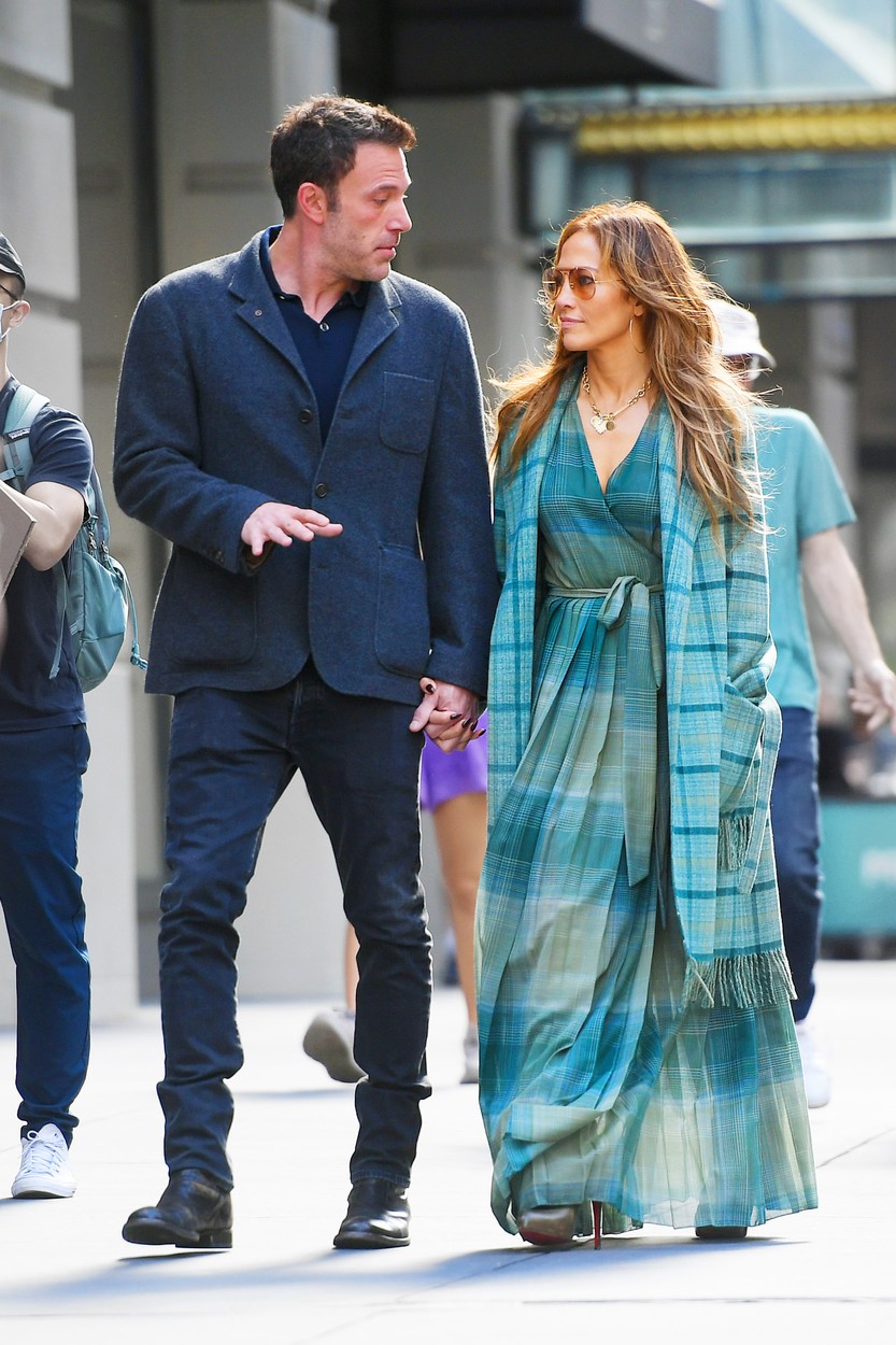JLo și Ben Affleck, de mână la plimbare prin New York
