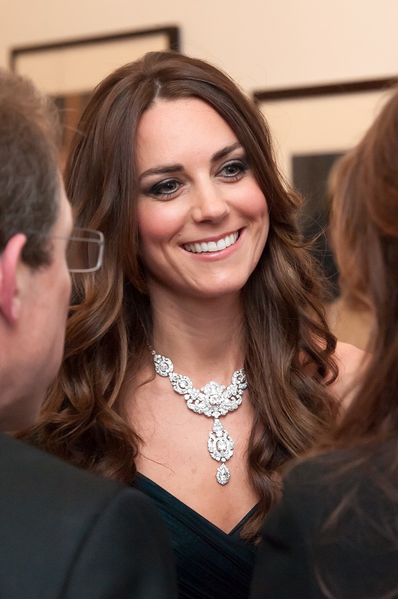 Kate Middleton a participat la Portrait Gala, în anul 2014. Ea a purtat o rochie neagră și coleriul Reginei Alexandra, împrumutat de la Regina Elisabeta