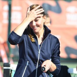Kate Middleton, cu mâna în cap, în timpul meciului cu Emma Răducanu