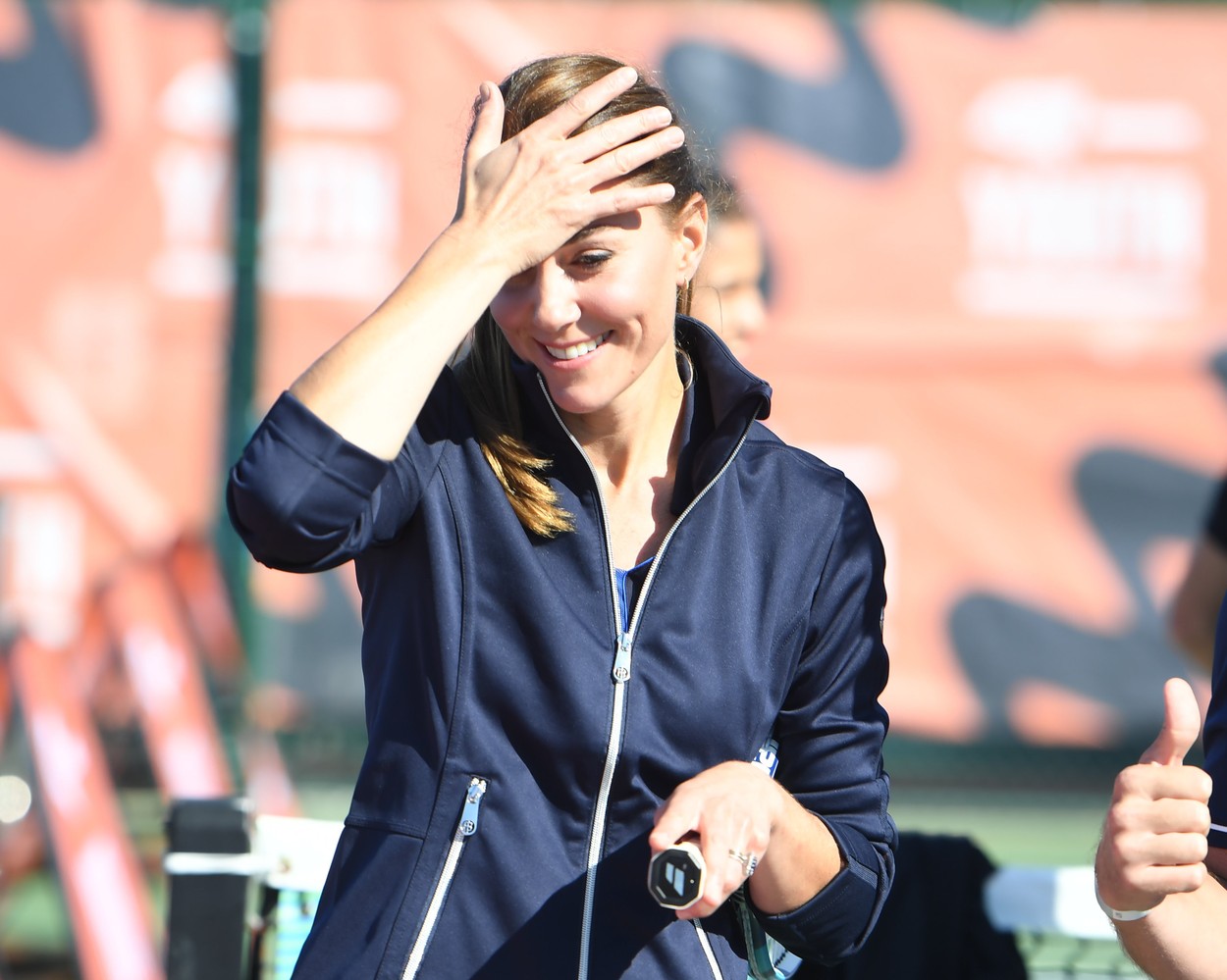Kate Middleton, cu mâna în cap, în timpul meciului cu Emma Răducanu